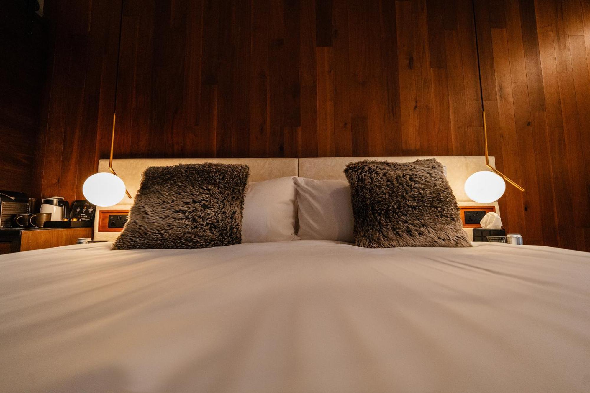 Cave Hotel & Golf Resort ฟาเวอร์แชม ภายนอก รูปภาพ